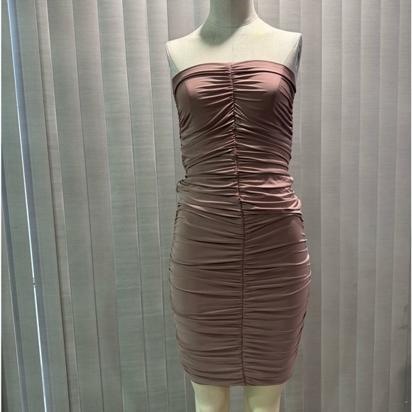 SOLDADO🌸AMTIOUS ruched dress ✨ - Picture 3 of 7